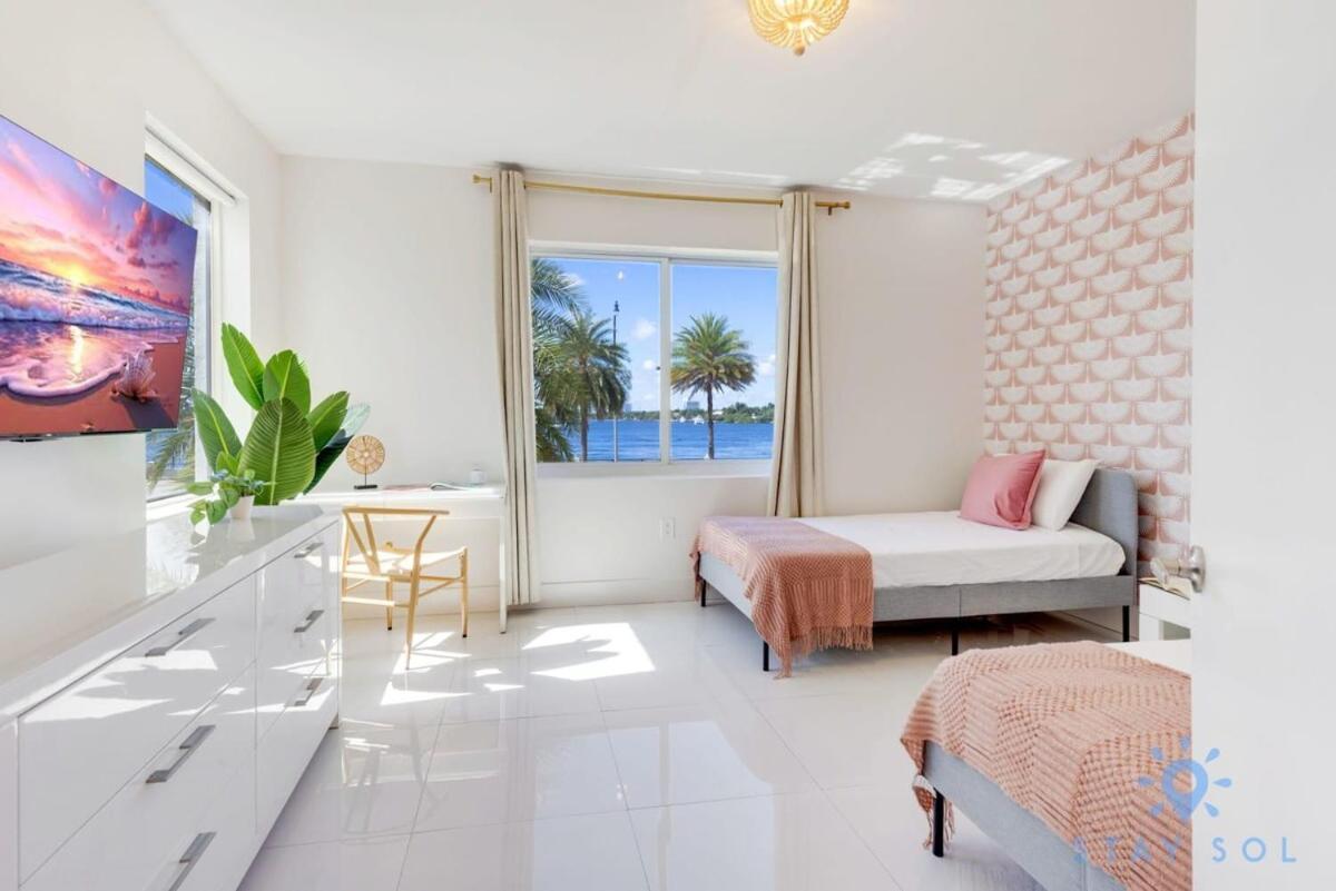 Free Parking, Bay View, Pool, Step To Beach Hollywood Bagian luar foto