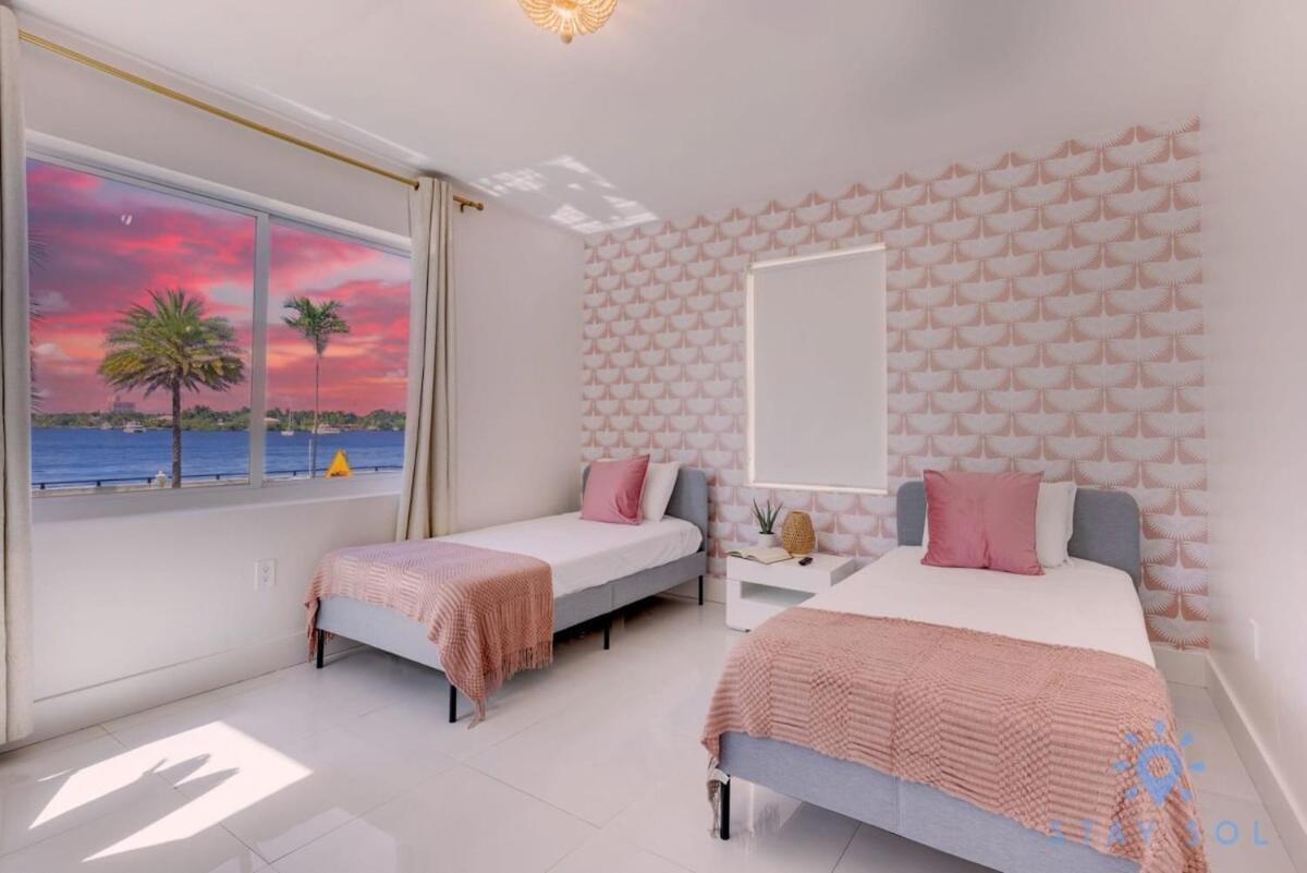 Free Parking, Bay View, Pool, Step To Beach Hollywood Bagian luar foto