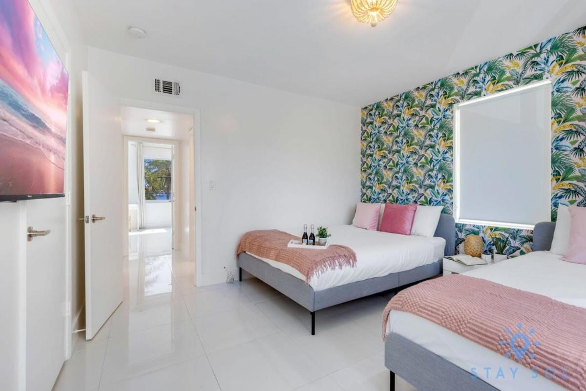 Free Parking, Bay View, Pool, Step To Beach Hollywood Bagian luar foto